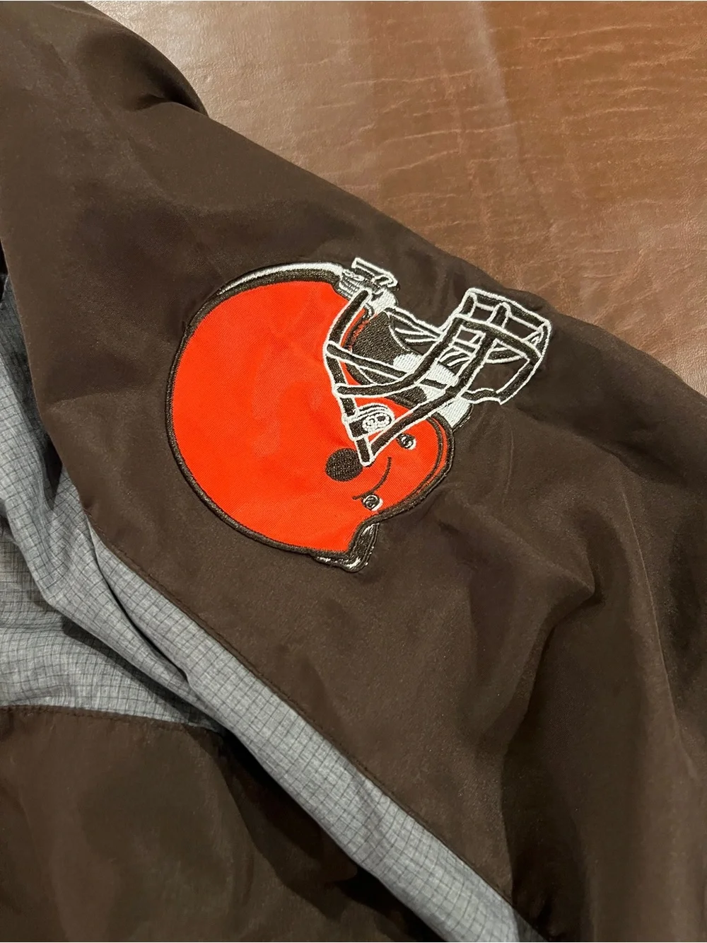 Cleveland Browns Pullover Windbreaker - Size 2XL (Please Read)
